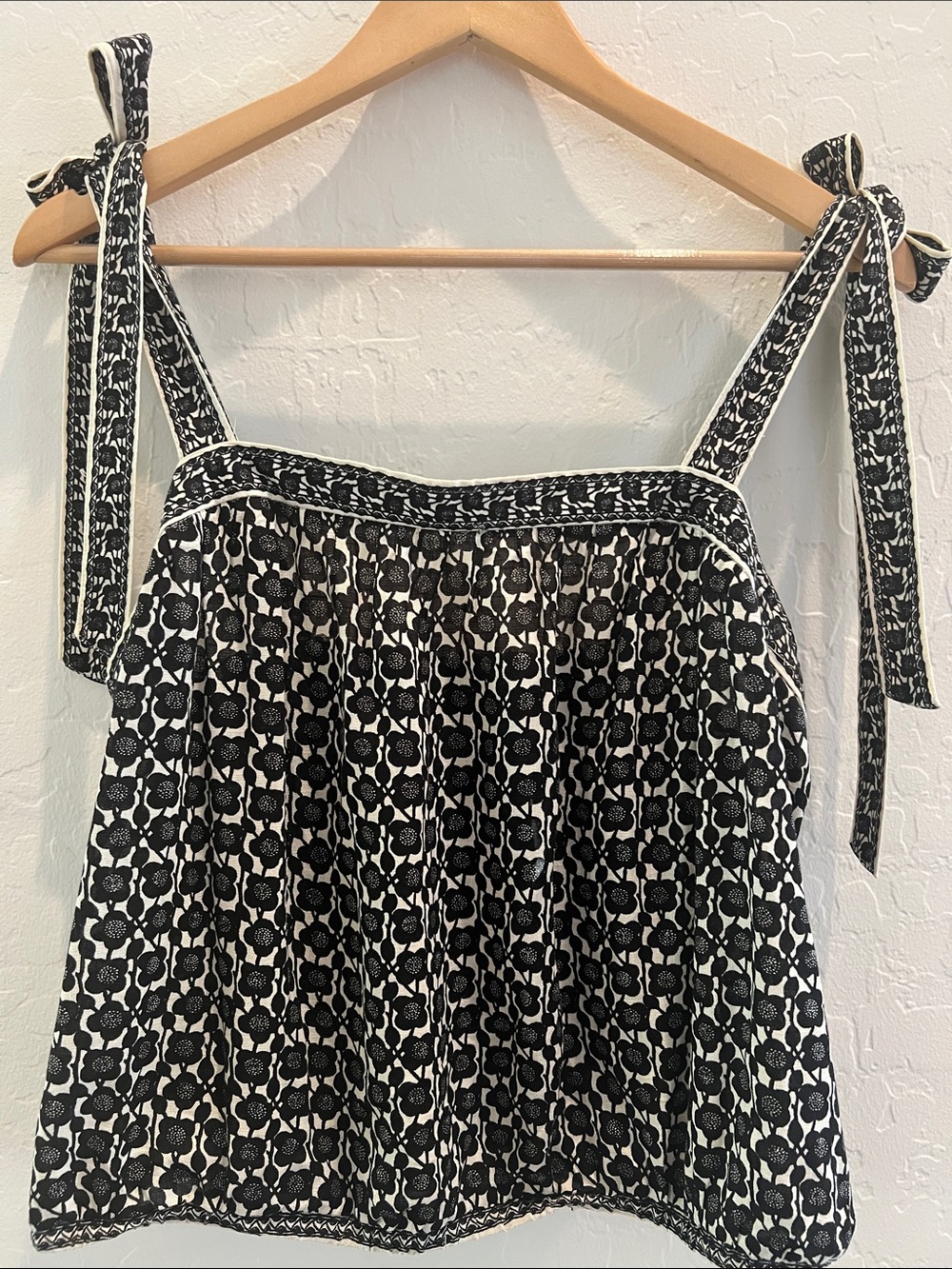 Max Studio Black and White Floral Jacquard Strap Top